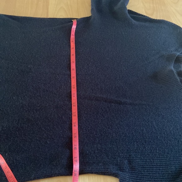 Express black sweater. Worn, but good condition, gray and white detail on wrist - Picture 5 of 7